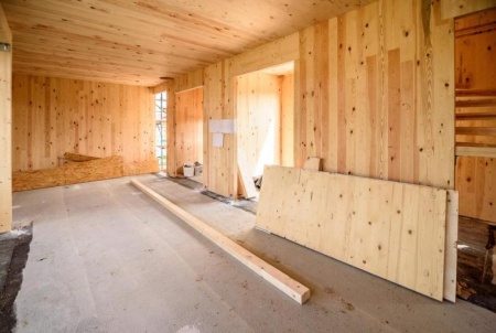 Cloisons en bois massif : une pose sur mesure pr&egrave;s de Soissons